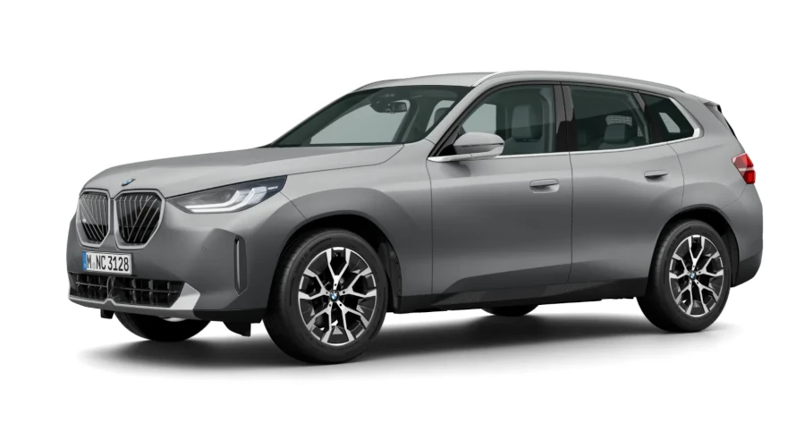 Frontansicht des neuen BMW X1 2023 mit markantem Design.